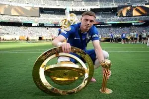 استقبال قهرمانانه از کول پالمر در زادگاه پدربزرگش (عکس)